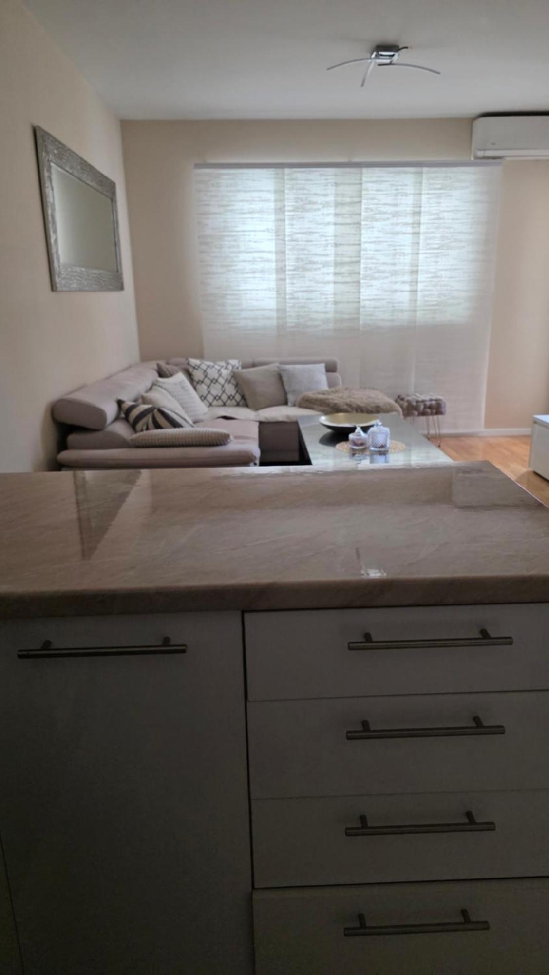 As Apartment *